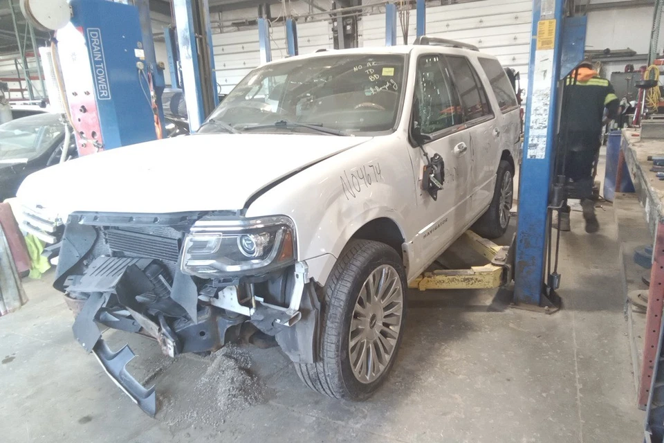 2017 Lincoln Navigator Transmission OEM 128K Miles - LKQ377348908 - Image 1 of 3