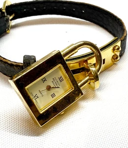 Reloj Medallón Giorgio Beverly Hills Cuartos de Oro, Batería Nueva - Imagen 1 de 5