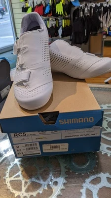 Zapatillas de ciclismo de carretera Shimano RC5 para mujer - 3 agujeros, blanco, 37/5,5 EE. UU., ¡Nuevas en la caja! Foto 1 de 4
