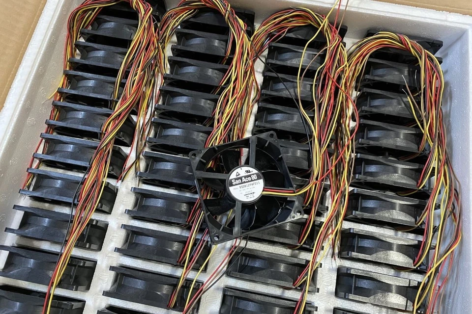 Sanyo 9S0812P4F011 8025 12V 0.13A 80MM PWM 4-WIRE Fan - Image 1 of 1