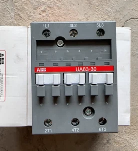 ABB UA63-30-00 Contattore per condensatore 660-690V 50Hz Nuovo - Foto 1 di 5
