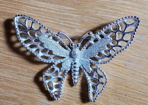 Broche prendedor vintage Sarah Coventry Madame Butterfly tono plata 3"  - Imagen 1 de 5