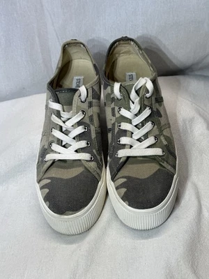 Steve Madden Sneaker Shoe Camo Pattern Thick Sole Women’s Size 10 - Image 1 of 4