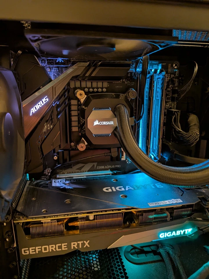 Bundle PC gaming mobo-cpu-ram-aio 9600k z390 16g - Immagine 1 di 1