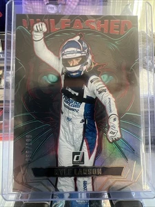 2025 Donruss Racing Kyle Larson scatenato #2/199 - Foto 1 di 3