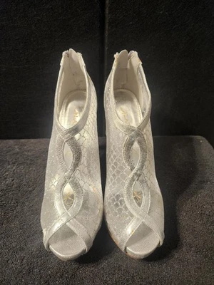 Lasonia Silver Style M4919 Pumps Stiletto Size 6 1/2 - Image 1 of 4