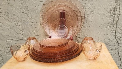 20-pc Arcoroc Dinner Set Rosaline Pink  France - Image 1 of 4