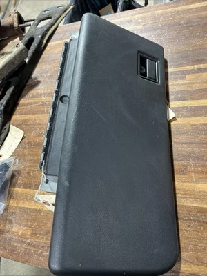 Puerta guantera gris oscuro Camaro-Firebird 1993-1999 Foto 1 de 4