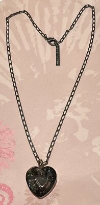 Collar colgante corazón vidrio facetado negro BCBGeneration hada oscura capricho Foto 1 de 4