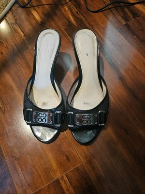 Женские сандалии-слайды Coach черные размер семь с логотипом - Изображение 1 из 4