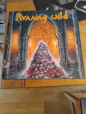Running Wild Pile Of Skulls red label 1C 064-0777 VG++ Vinyl LP - Bild 1 von 4