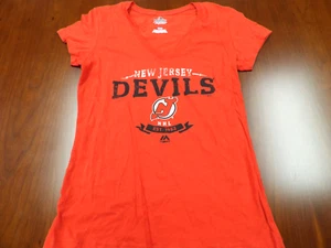 NWOT MAJESTIC FAN FASHION WOMEN'S RETRO NHL NEW JERSEY DEVILS T-SHIRT SIZE M - Picture 1 of 4