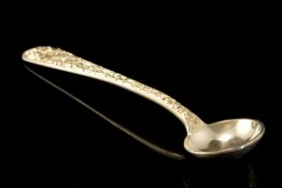 VINTAGE KIRK & SON STERLING SILVER REPOUSSE SALT SPOON A52511 - Image 1 of 4