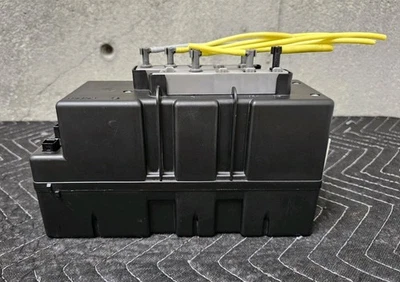 2003-12 Mercedes-Benz SL500 SL55 AMG R230 Genuine Vacuum Pump - Image 1 of 4