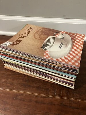 The New Yorker Magazines 1992: Lot of 28 Jan-June, Sept, Former Library Copies - Image 1 of 4