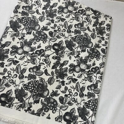 Waverly Inspirations Tela Inodoro Negro Blanco Algodón Fruta Decoración del Hogar 2 yardas Foto 1 de 4