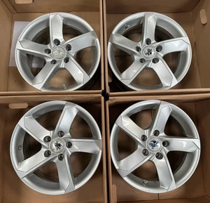 4x Fondmetal 7900 6,5x 16 pulgadas ET36 5x114,3 ML 66,1 plata Kia Hyundai Honda etc. - Imagen 1 de 11