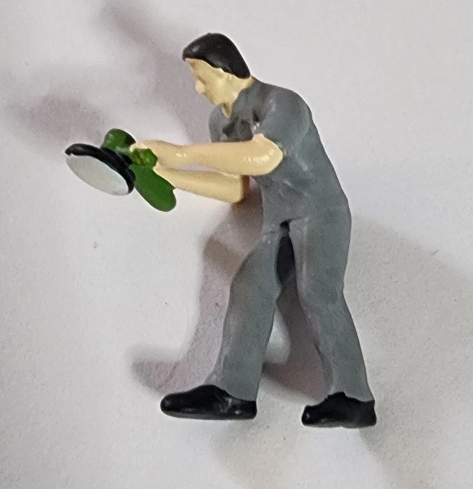 1/64 Man Sanding Wearing Gray - Image 1 of 1