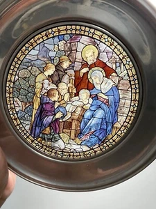 Buntglas Weihnachtsteller THE ADORATION Ltd. Edition US Historical Society - Bild 1 von 7