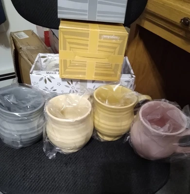 Taza de café Temp-Tations rosa claro y amarillo y gris claro con bandas a rayas de Tara Foto 1 de 2