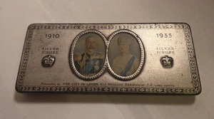 Rowntree Chocolate Tin King George And Queen Mary Silver Jubilee 1910-1935 Leeds - Picture 1 of 6