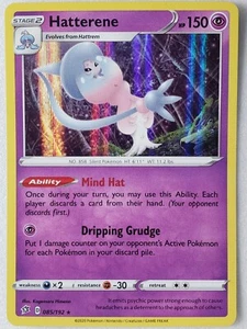 HOLO Hatterene 085/192 NM/M RARO Rebel Clash Pokemon Tarjeta Kagemaru Himeno Arte - Imagen 1 de 2