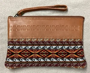 NWOT ECUADORIAN CLOTHING COMPANY SMALL WRISTLET PURSE - Picture 1 of 5