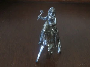VINTAGE SILVER METALLIC HARD PLASTIC INDIAN FIGURE 54MM AJAX ARCHER - Picture 1 of 3