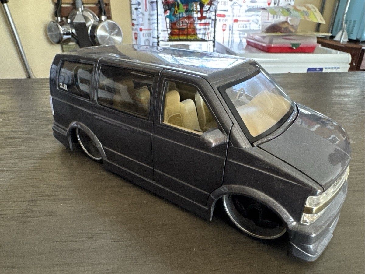 希少 CHEVROLET ASTRO ラジコンカー1/16 希少 CHEVROLET ASTRO ラジコンカー1/16 - ホビーラジコン