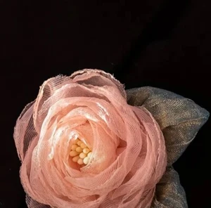 Brooch Chiffon Rose Flower Brooch Pin Pink w Green Leaves - Picture 1 of 3