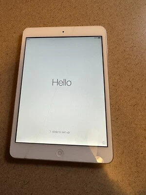 Apple iPad mini 1st Generation. 16GB, Wi-Fi, 7.9 in - White & Silver - Working - Image 1 of 4