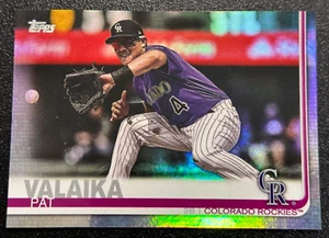 2019 Topps - Pat Valaika #621 Foil - Colorado Rockies - Picture 1 of 6