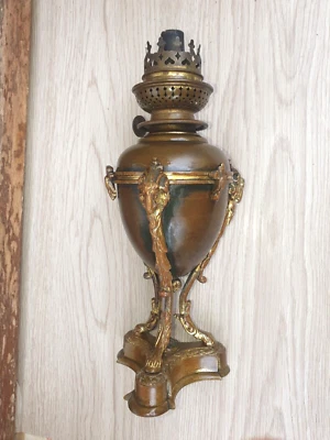 Lampe a petrole athénienne style empire En Bronze Doré Tête Bouc XIXe - Photo 1/4