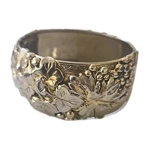 Vintage Repousse Goldtone Flower Blossom Wide Hinged Cuff Bracelet Size; 7.25 - Bild 1 von 9