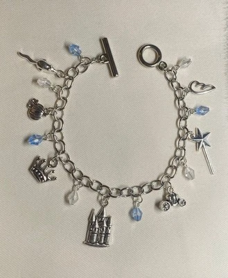 NUEVA pulsera hecha a mano con dije de Cenicienta | 8""   Foto 1 de 3