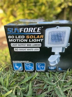 Sunforce 80 LED Sensor de Movimiento Solar Luz Impermeable Iluminación Temporizador NUEVO Foto 1 de 4