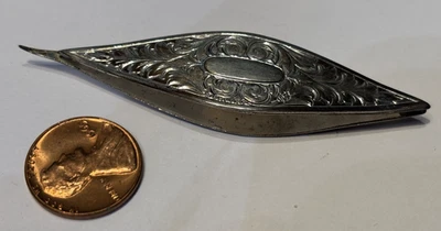 Antigua herramienta de encaje de la era victoriana con diseño floral de plata esterlina Foto 1 de 4