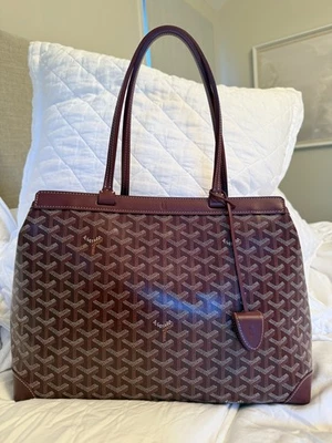 Goyard Bellechasse PM - Burgundy - Pre-Owned Excellent Condition  - Image 1 of 4