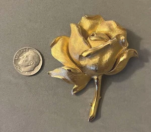 Vintage Crown TRIFARI 3-D Brushed Rose Flower Blossom Satin Gold Tone Pin Brooch - Picture 1 of 7