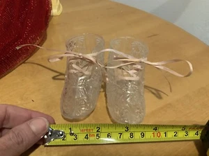 Wilton 1971 clear baby shoes Cake topper - Picture 1 of 7