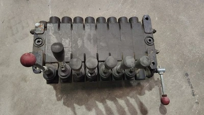 Eti Bucket Truck ETCMH40IH Hydraulic Lower Control Valve Body Controls - Image 1 of 3