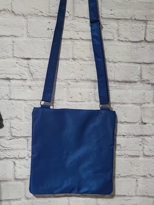 "Bolso de hombro cruzado mediano de nailon azul brillante Escada Moon 11""x11"" excelente estado" Foto 1 de 4