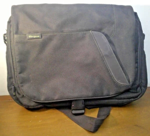 Targus Brand! 17" Laptop Bag! Black and Green! Lots of Different Storage Areas! - Picture 1 of 7