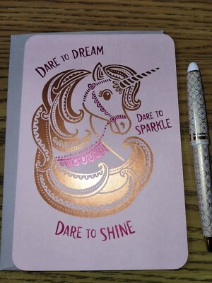 Tarjetas Carlton Tarjeta de Felicitación Feliz Cumpleaños Unicornio Brillo Increíble Niña Foto 1 de 3