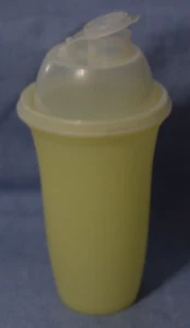 Tupperware Classic Quick Shake Shaker/Mixer/Blender 16 oz Yellow/Sheer #844-11 - Picture 1 of 3