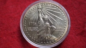1776 - 1976 The National Bicentennial Commemorative Medal; 380,752 minted - Picture 1 of 4