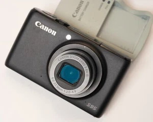 Canon Powershot s95 with original box - Picture 1 of 9