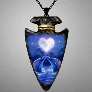 Schöne trendige Delfin Liebe Muster Pfeilspitze Stil Anhänger Halskette - Bild 1 von 4