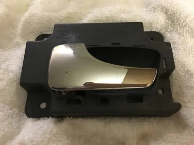  🇸🇪VOLVO S70 V70 (98-00) CROMO TRASERO IZQUIERDO INTERIOR MANIJA PUERTA GRIS #9152499 Foto 1 de 3