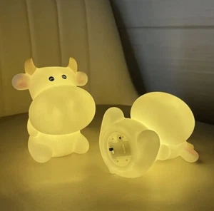 Adorable Cartoon Cow Night Light Battery-Powered, Energy-Efficient Desk Lamp - Picture 1 of 4